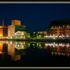 Duisburg-Innenhafen bei Nacht