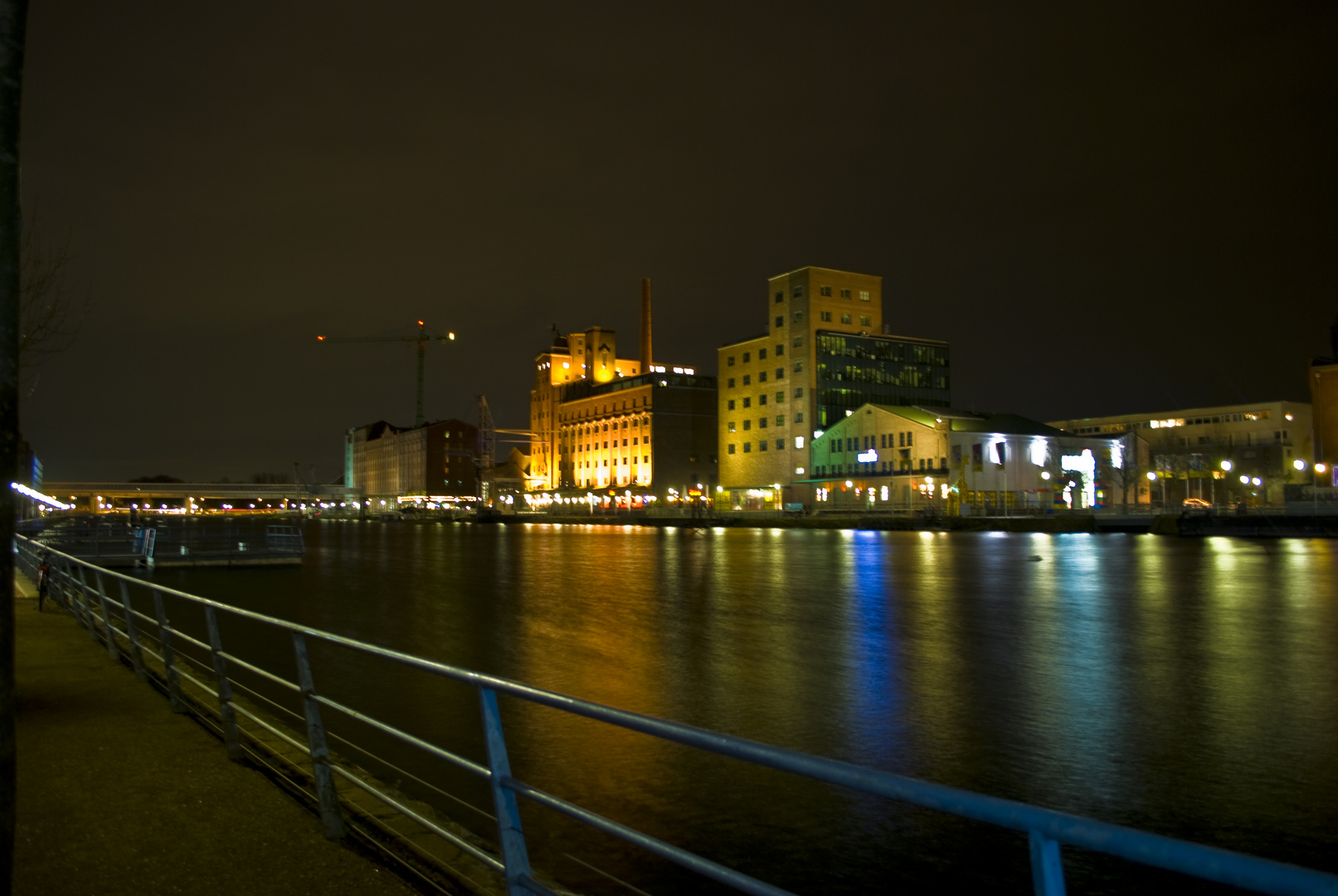 Duisburg Innenhafen bei Nacht