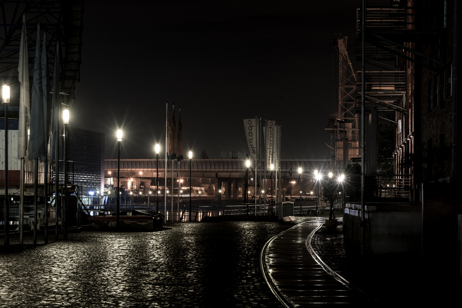 Duisburg. Innenhafen. II