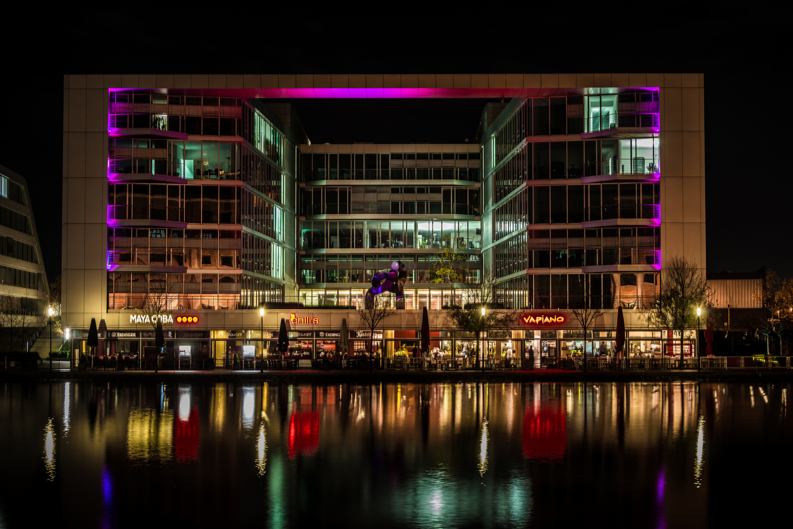 Duisburg. Innenhafen. III