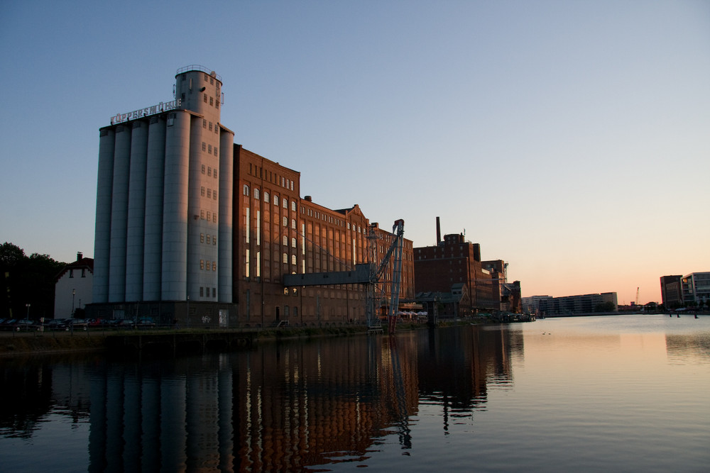 Duisburg Innenhafen im Abendrot