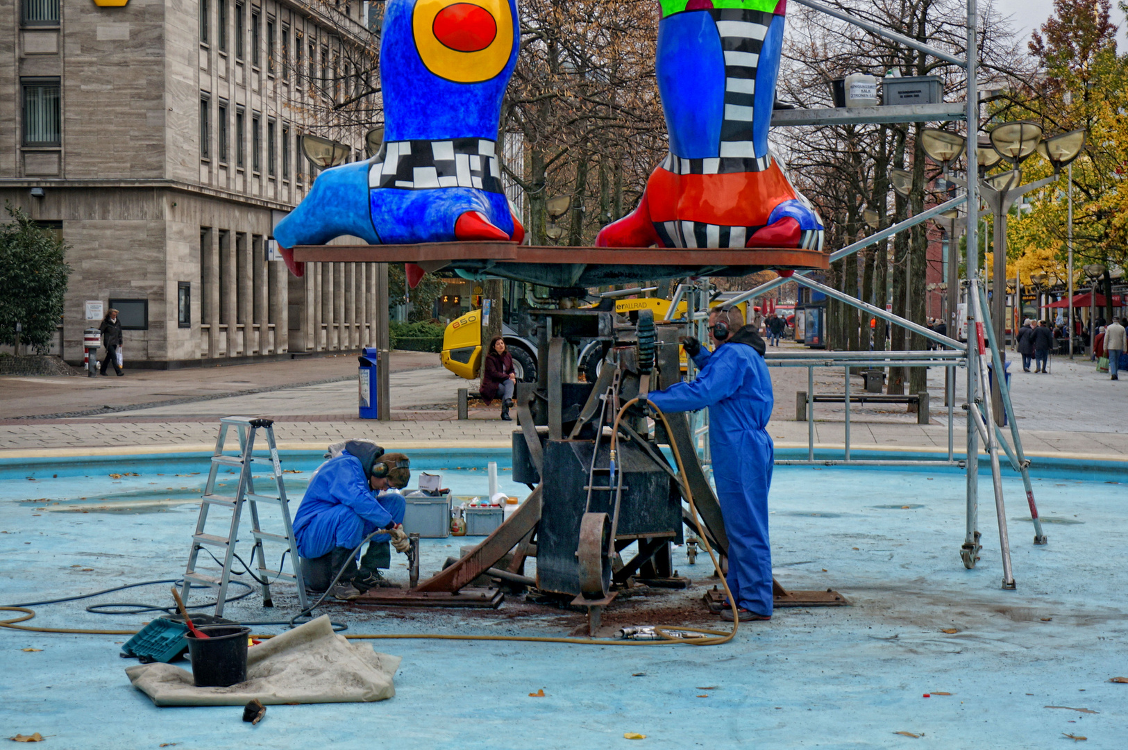 Duisburg  -  Niki de Saint Phalle 'Life Saver'-Cleanup