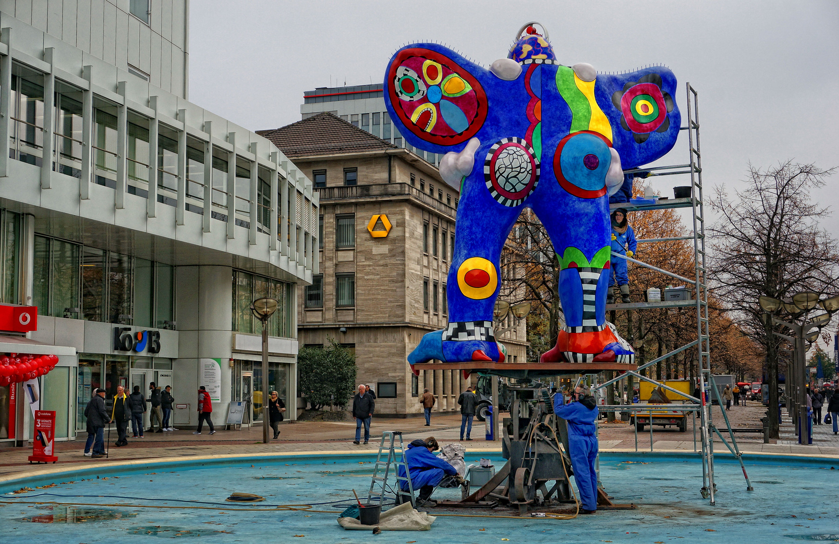 Duisburg  -  Niki de Saint Phalle 'Live Saver'-Cleanup II