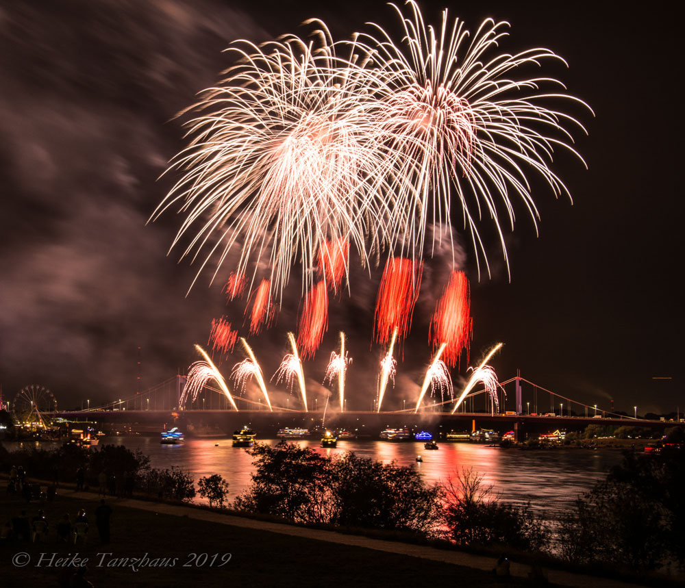 Duisburg-Ruhrort Hafenfest - Feuerwerk II