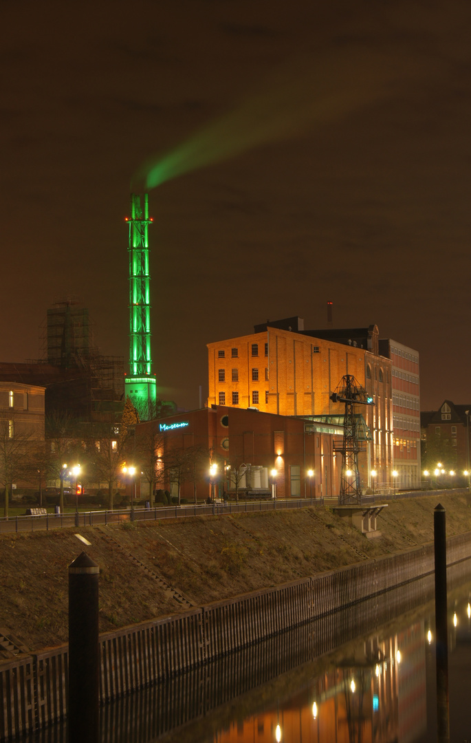 Duisburg Stadtwerketurm beim Nacht