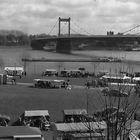 Duisburg, Trödelmarkt auf der Rheinaue vor der Friedrich-Ebert-Brücke