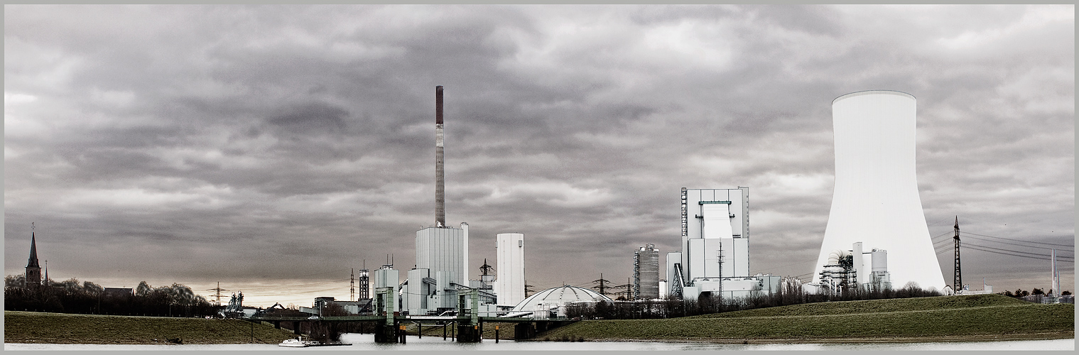 Duisburg Walsum - Zweithöchster Kühlturm der Welt wartet auf Dampf!