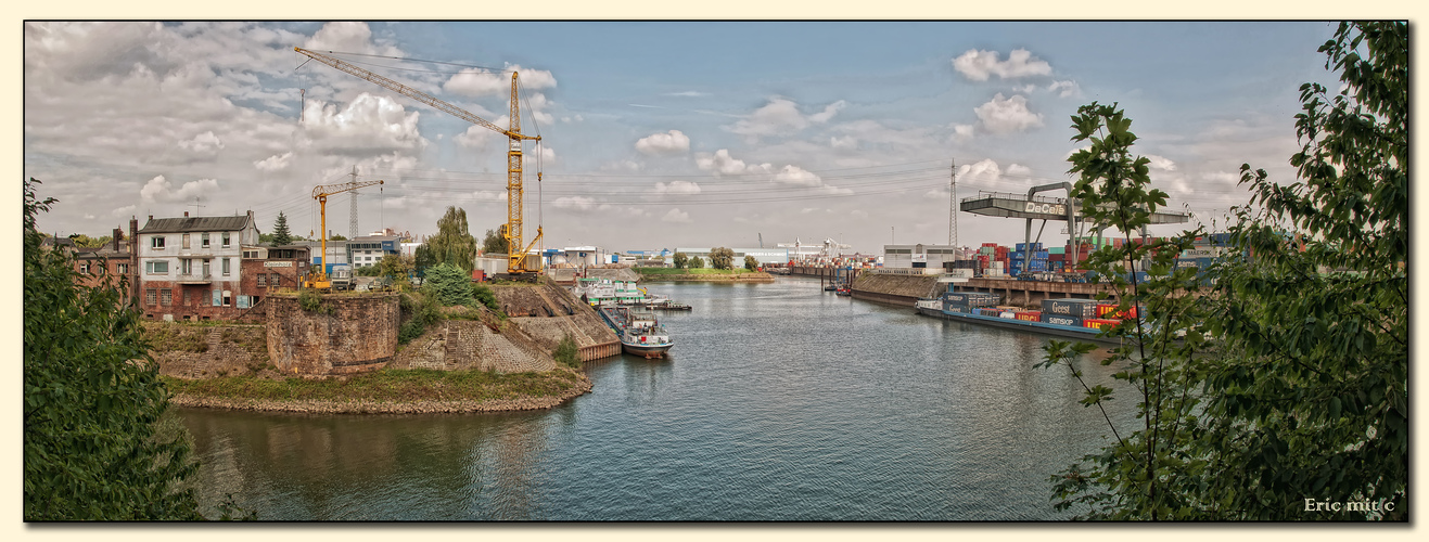 Duisburger Binnenhafen - alt und neu