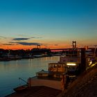 Duisburger Hafen im Abendlicht