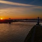Duisburger Hafen im Sonnenuntergang