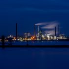 Duisburger Industrie bei Nacht