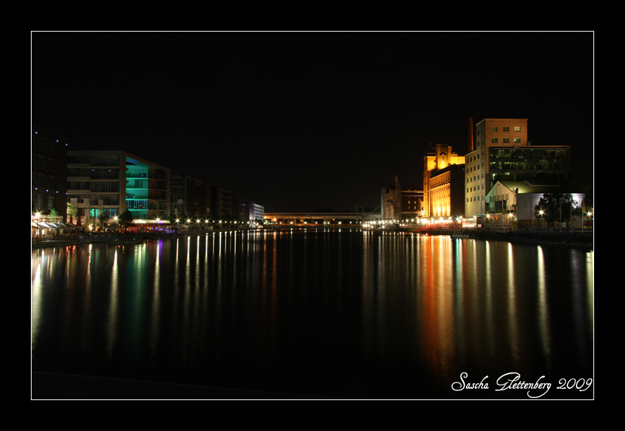 Duisburger Innenhafen bei Nacht 3