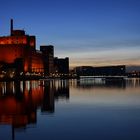 Duisburger Innenhafen bei Nacht