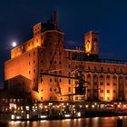 Duisburger Innenhafen bei Nacht