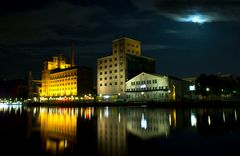 Duisburger Innenhafen bei Nacht