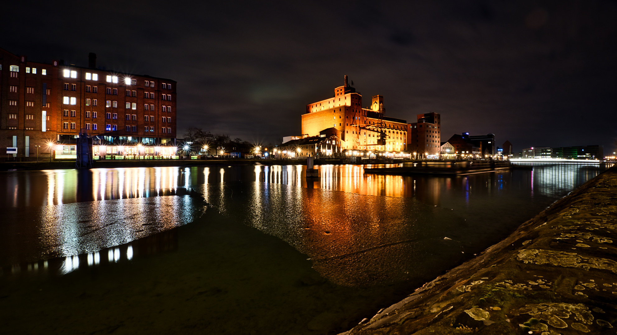 Duisburger Innenhafen...