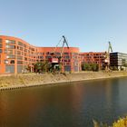 Duisburger Innenhafen mit Kränen
