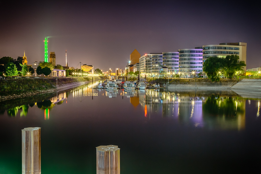 Duisburger Innhafen zur "blauen" Stunde