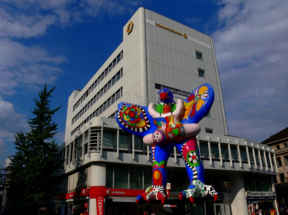 Duisburger Nana-Brunnen