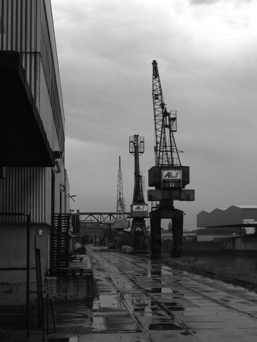 Duisburger Parallelhafen in s/w