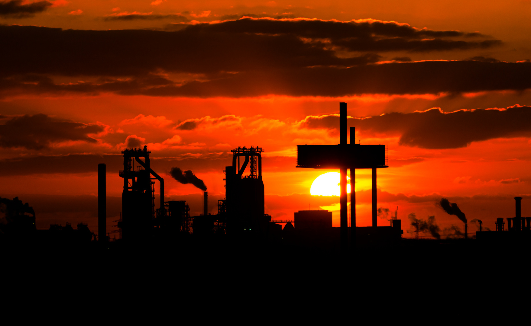 Duisburg_Industriepark_Sonnenuntergang