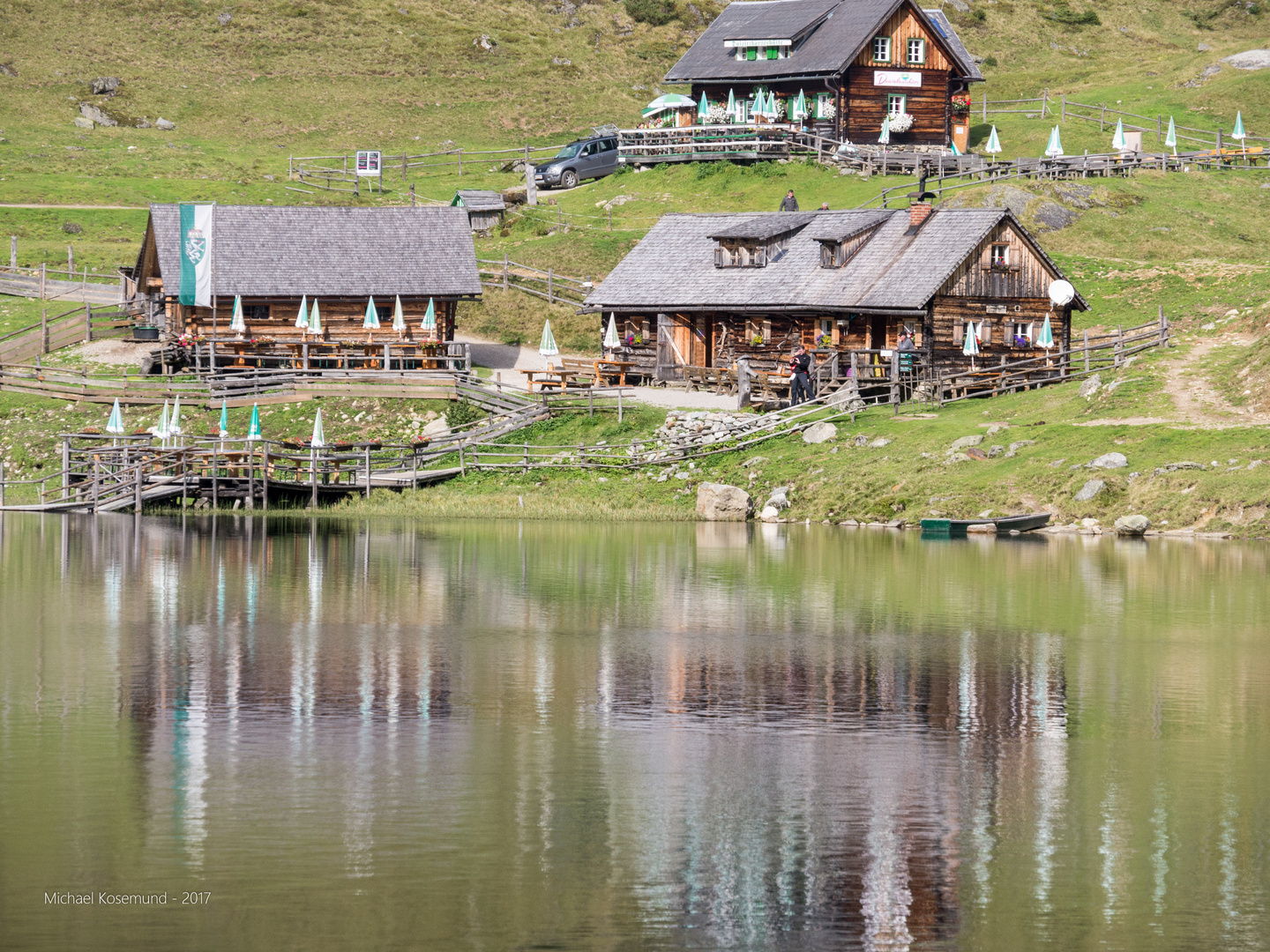 Duisitzkarseehütte mit Spiegelungen