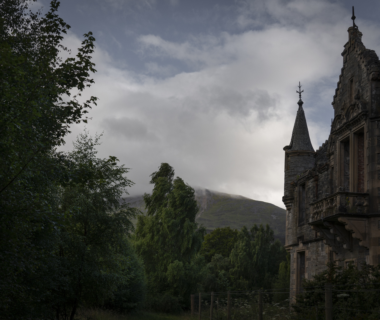 Dunalistair House & Schiehallion