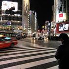 Dunkel + Bunt + Menschen + sehr viele Mensche = Shibuya