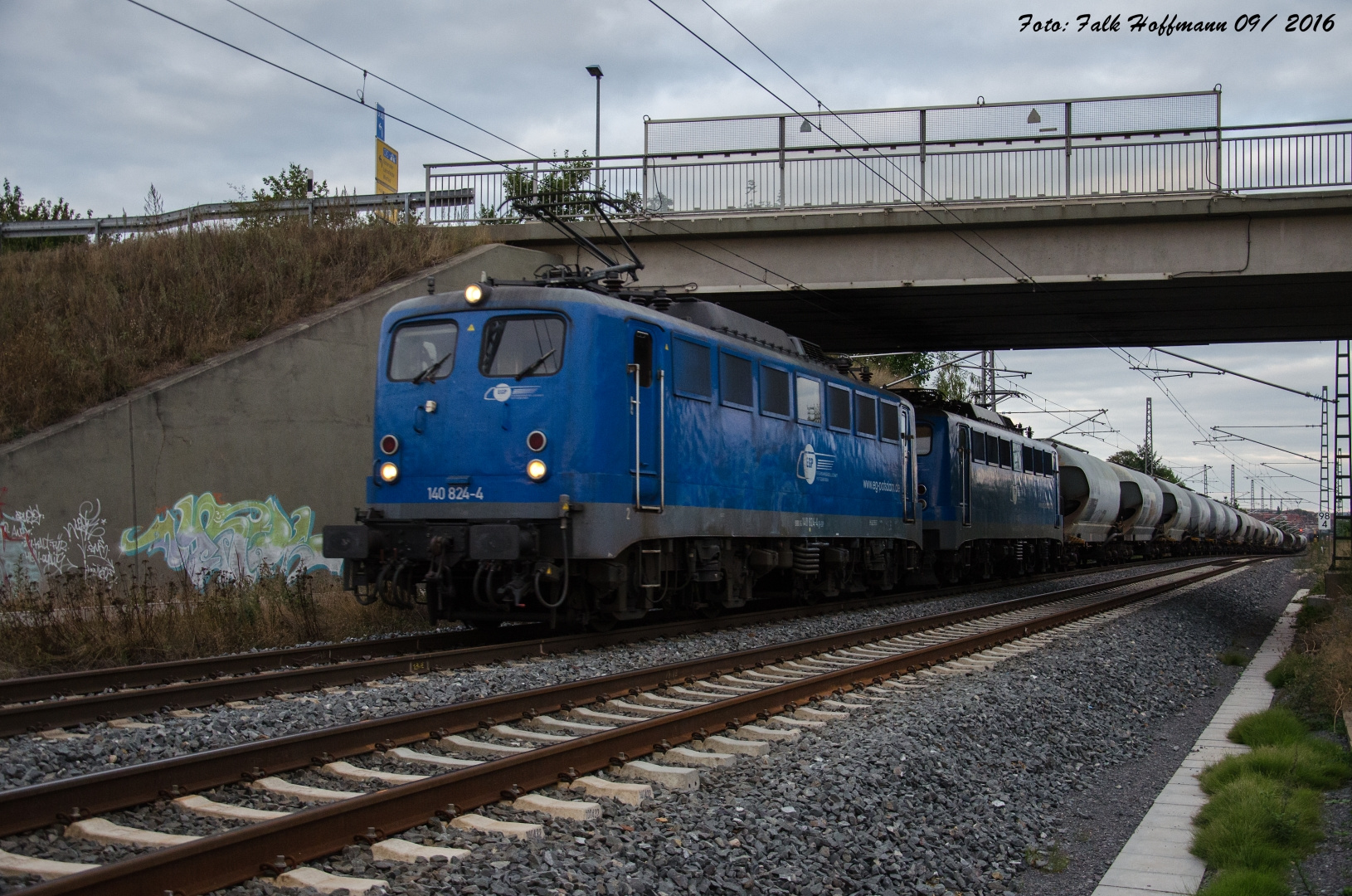 Dunkel und Blau