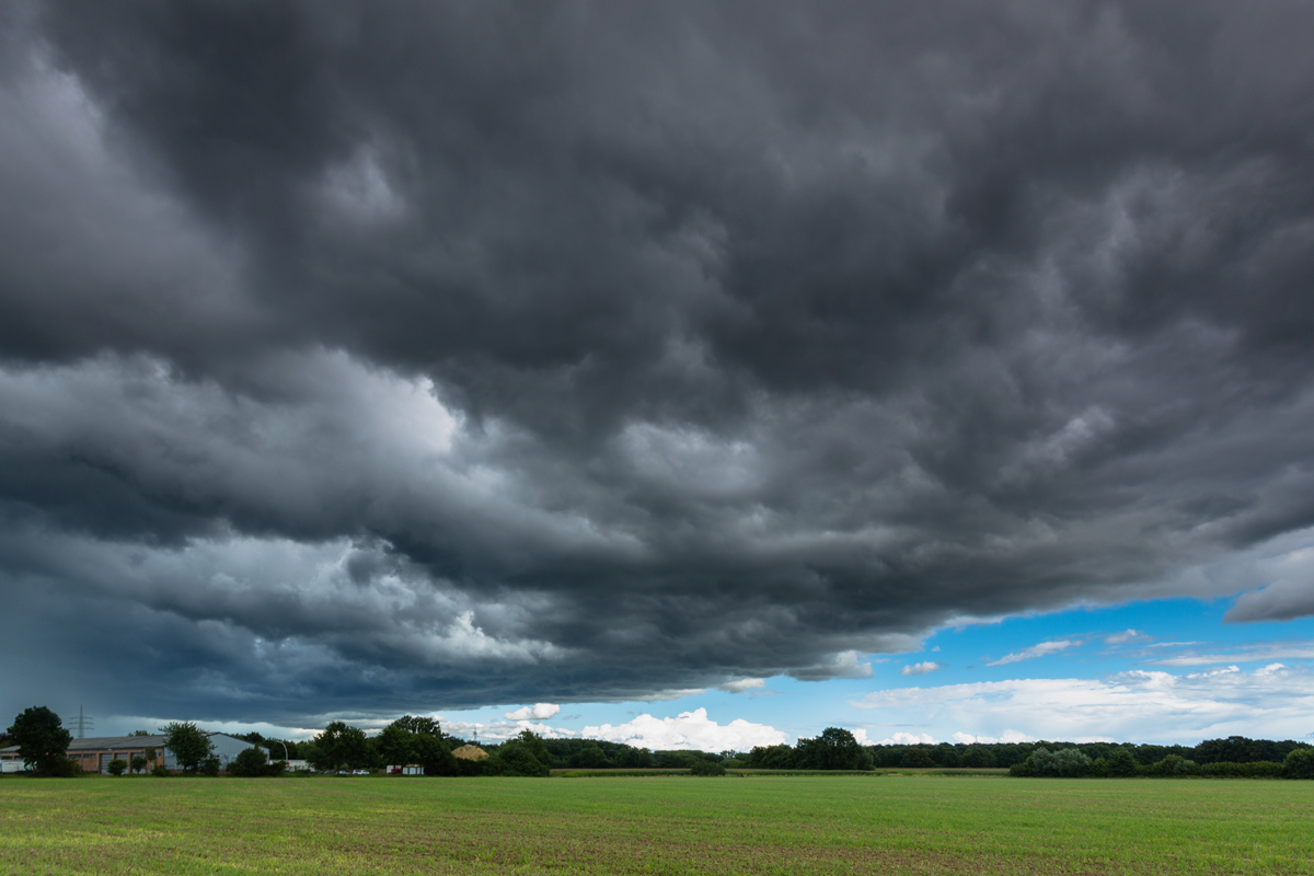 Dunkel wabberten die Wolken über's Land