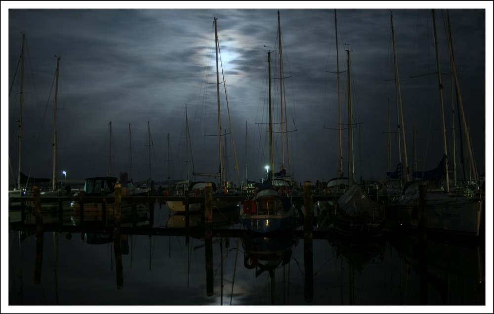 Dunkel war´s , der Mond schien helle..