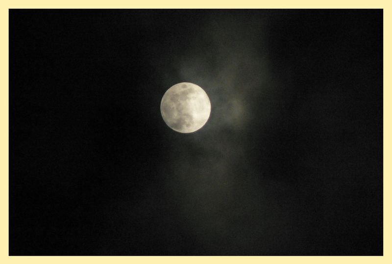 Dunkel war's der Mond schien helle.....