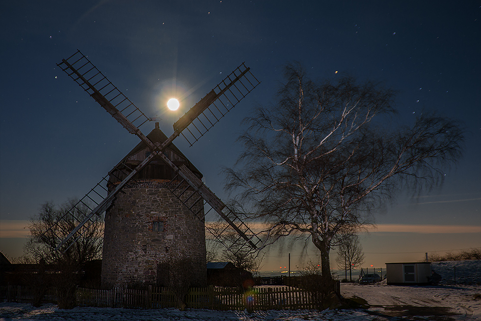 Dunkel wars, der Mond schien helle...