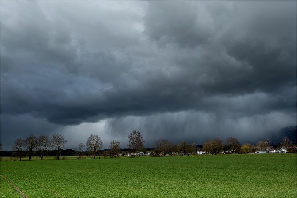 DUNKEL WIRD DIE WELT