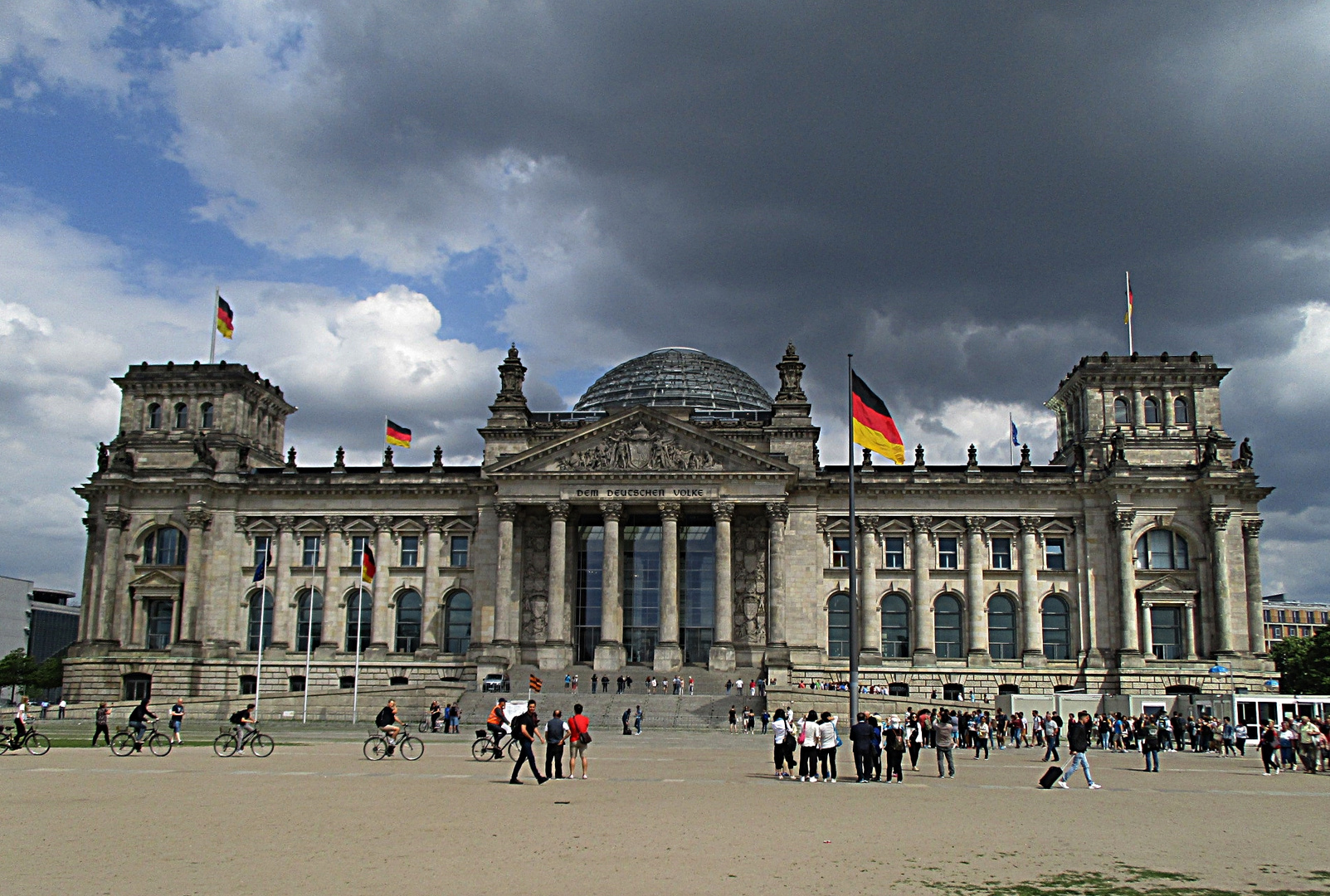 Dunkele Wolken im Bundestag?