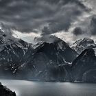 Dunkele Wolken über den Vierwaldstättersee