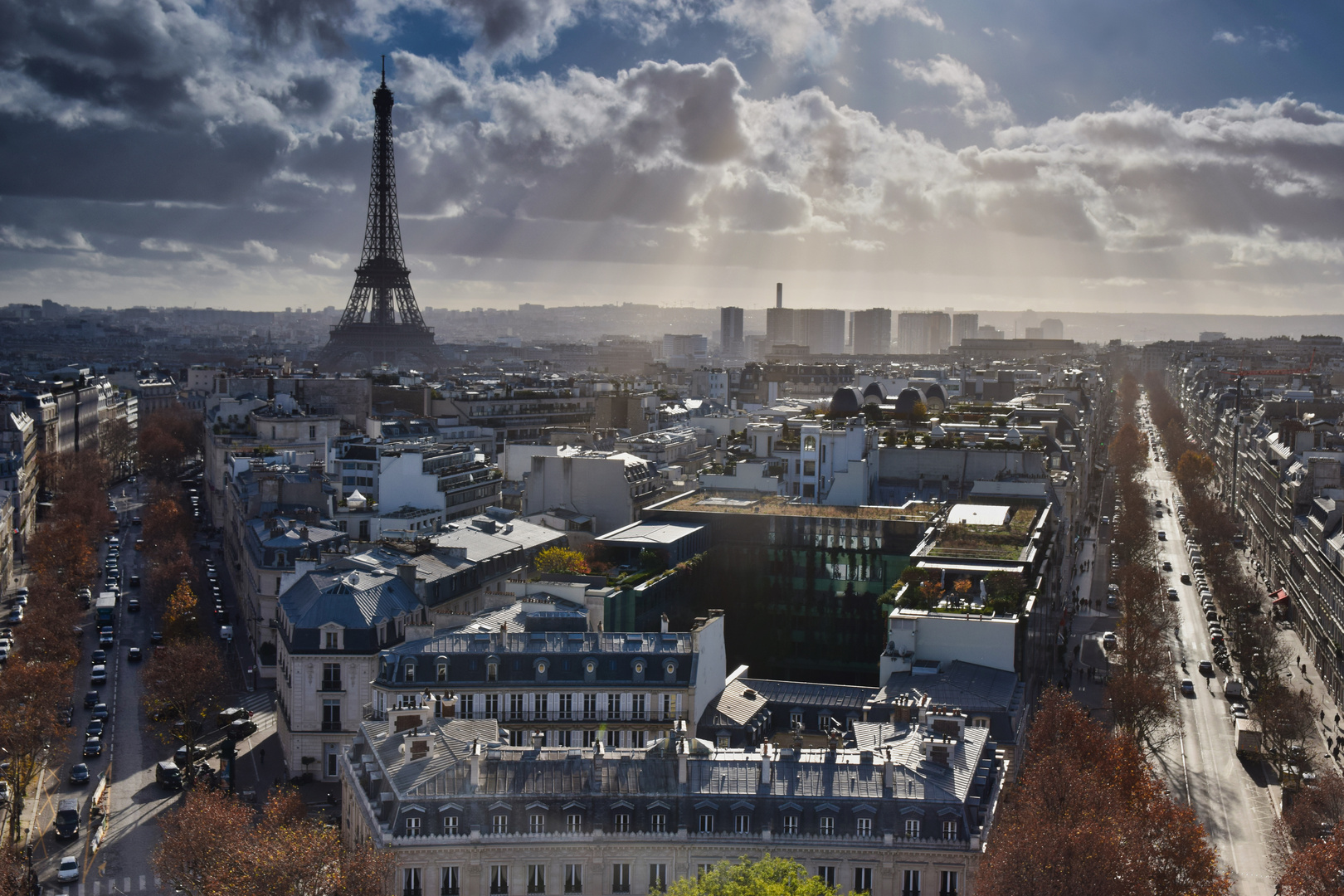 Dunkele Wolken ziehen über Paris!