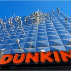 DUNKIN' frisst Licht und Bewegung