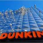 DUNKIN' frisst Licht und Bewegung