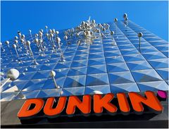 DUNKIN' frisst Licht und Bewegung