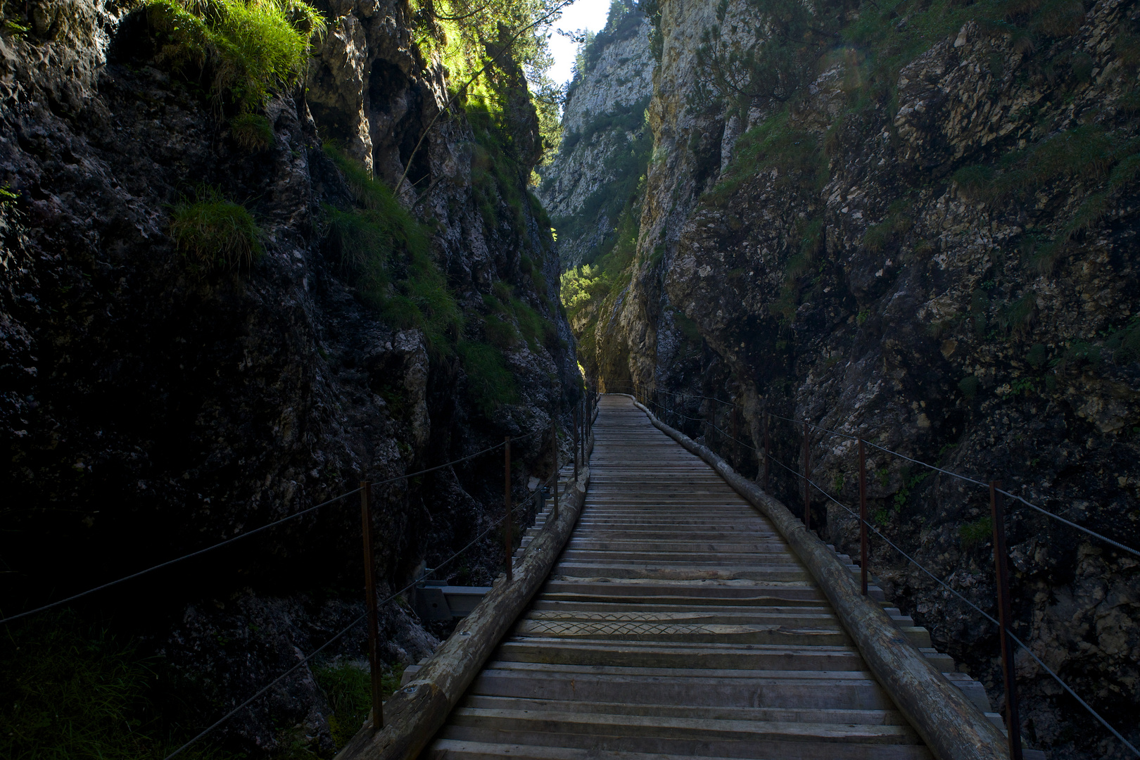 Dunkle Schlucht zu Sessel Schweige