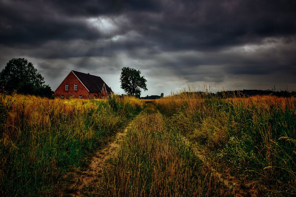 Dunkle Wolken am Abend