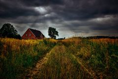 Dunkle Wolken am Abend