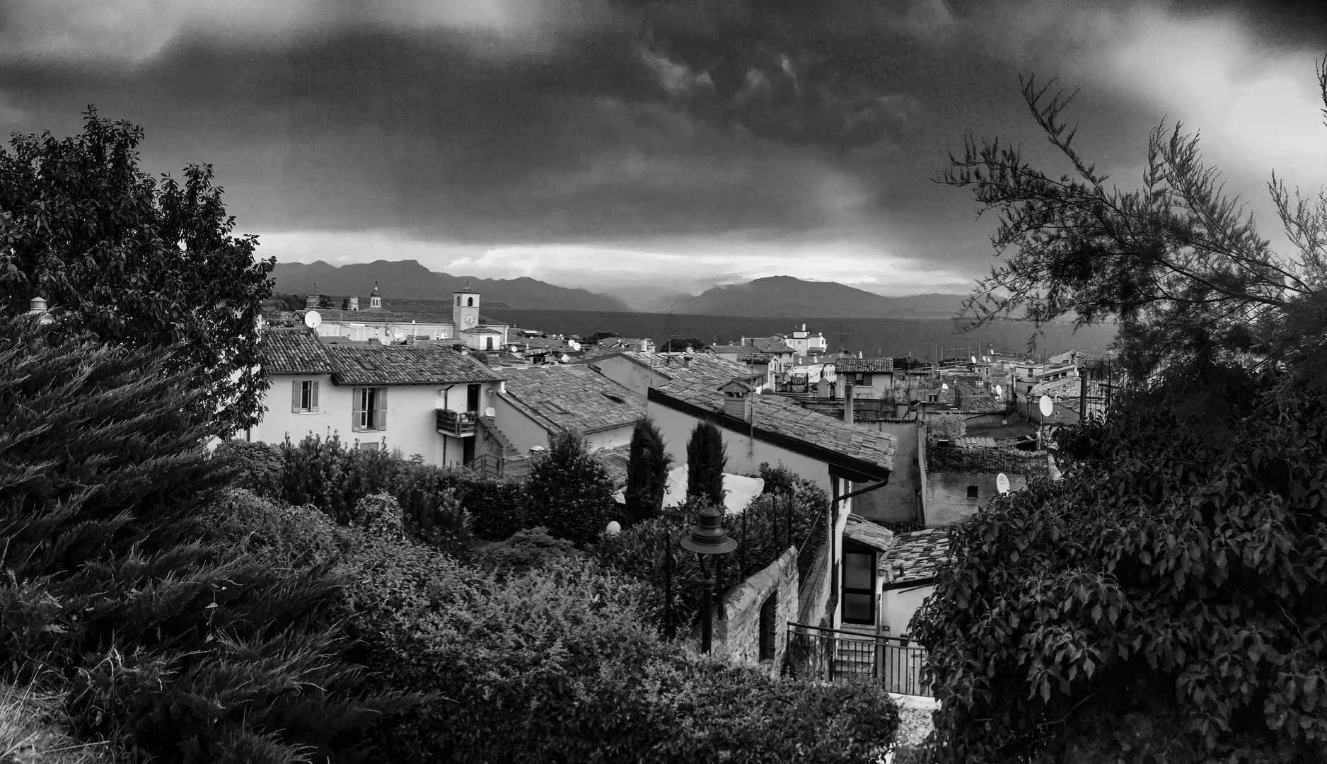 Dunkle Wolken am Gardasee