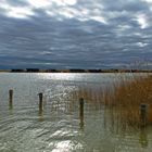 Dunkle Wolken am See