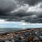 Dunkle Wolken, dunkle Steine