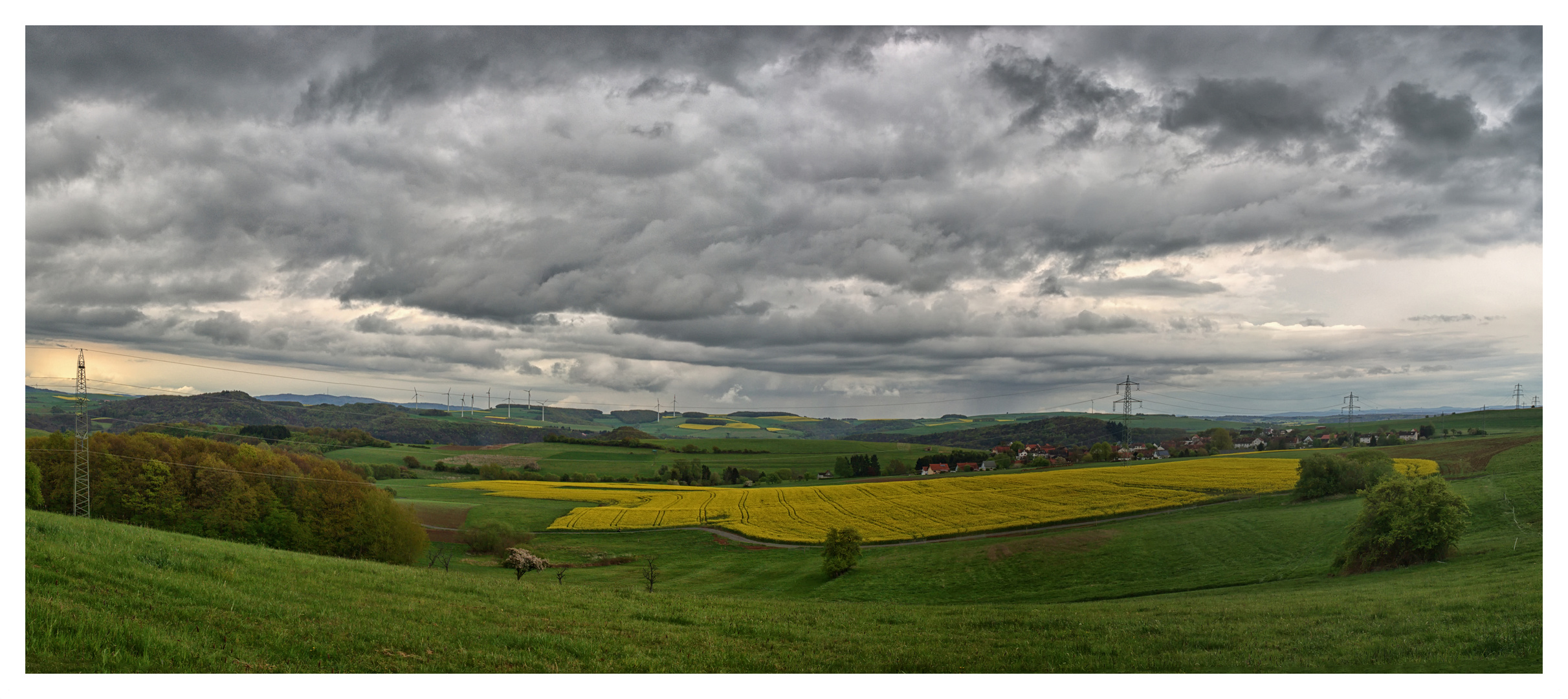 Dunkle Wolken im Mai