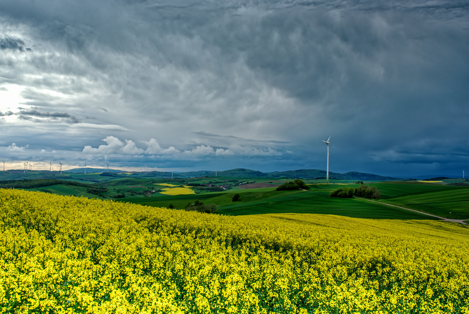 Dunkle Wolken im Mai