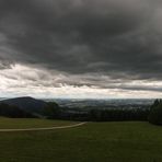 Dunkle Wolken kommen