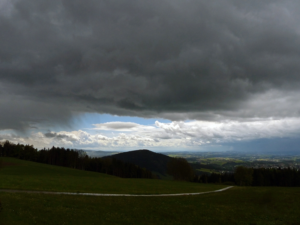 Dunkle Wolken kommen